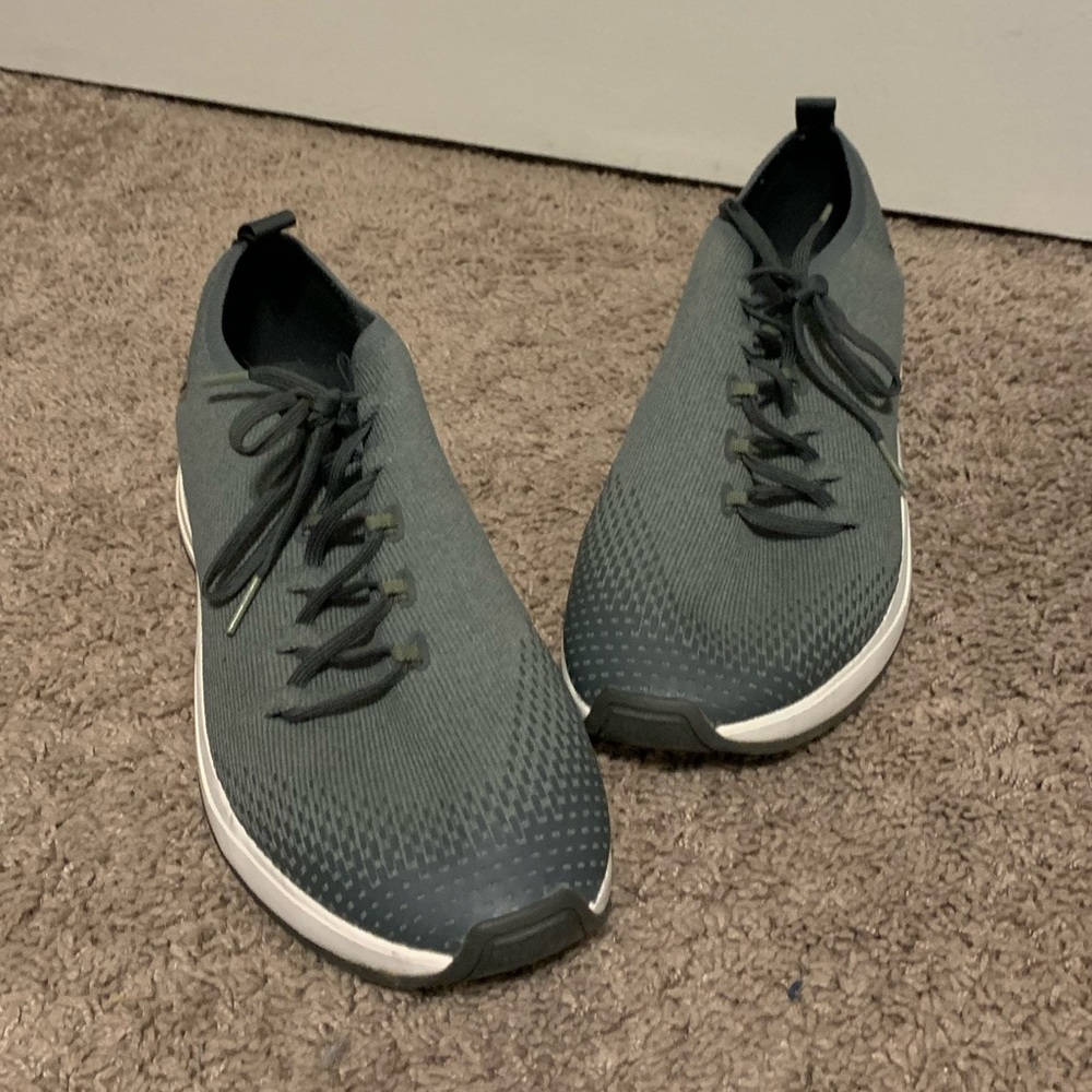 Underarmour sneakers men’s size 11